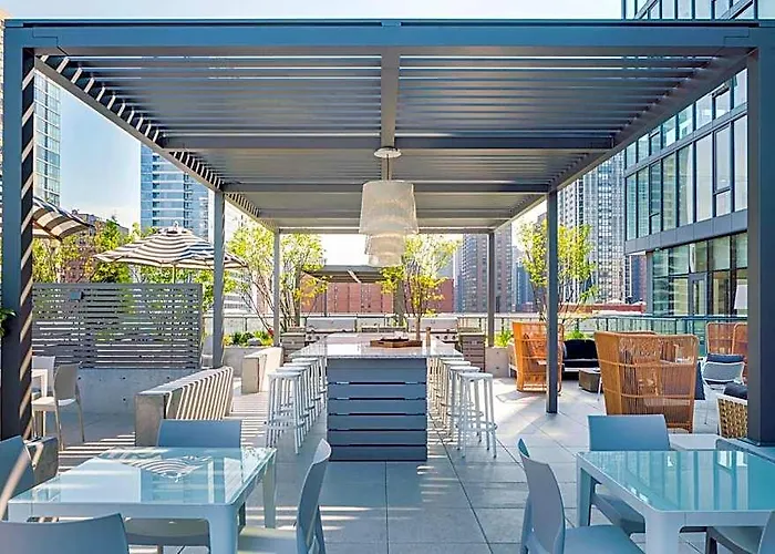 Level Old Town 5* Chicago